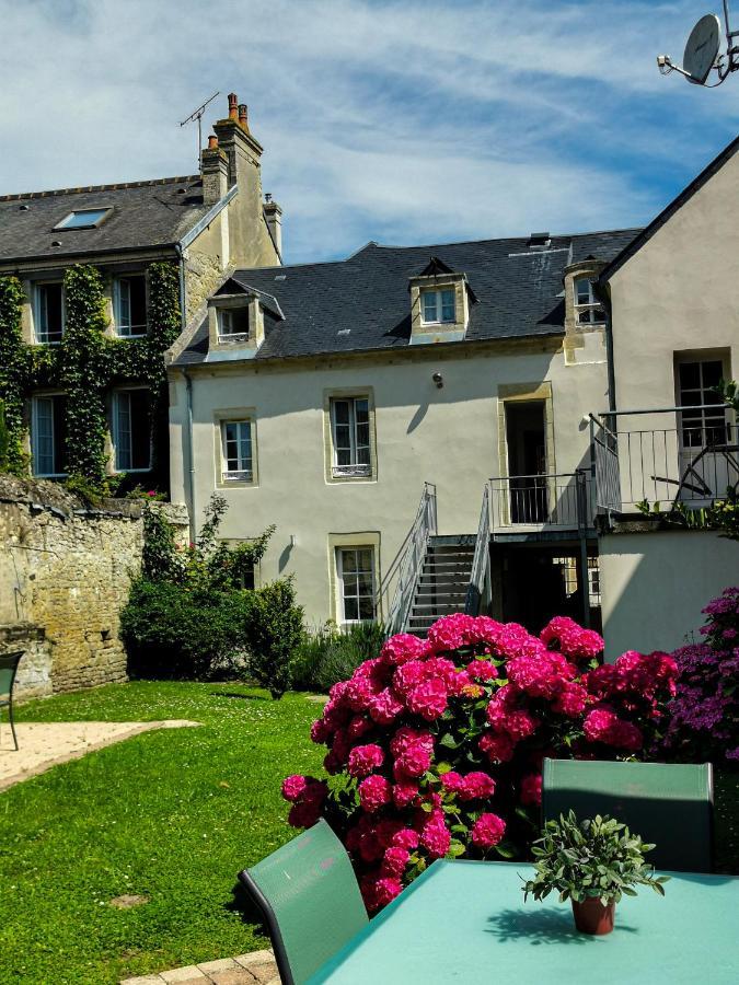 Apt Duplex Ou Plain Pied Tout Confort Plein Centre Ville Bayeux Proche Commerces, Restaurants, Avec Terrasse Privative Ou Jardin Commun Amenage Clos, Parking Gratuit A Proximite, Proche Plages Du Debarquement Exterior photo