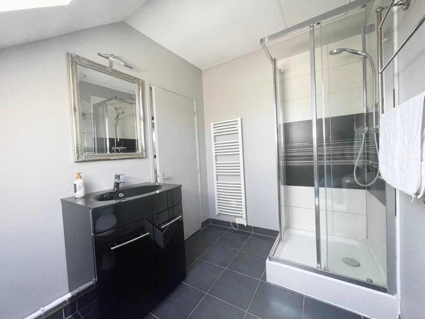 Apt Duplex Ou Plain Pied Tout Confort Plein Centre Ville Bayeux Proche Commerces, Restaurants, Avec Terrasse Privative Ou Jardin Commun Amenage Clos, Parking Gratuit A Proximite, Proche Plages Du Debarquement Exterior photo