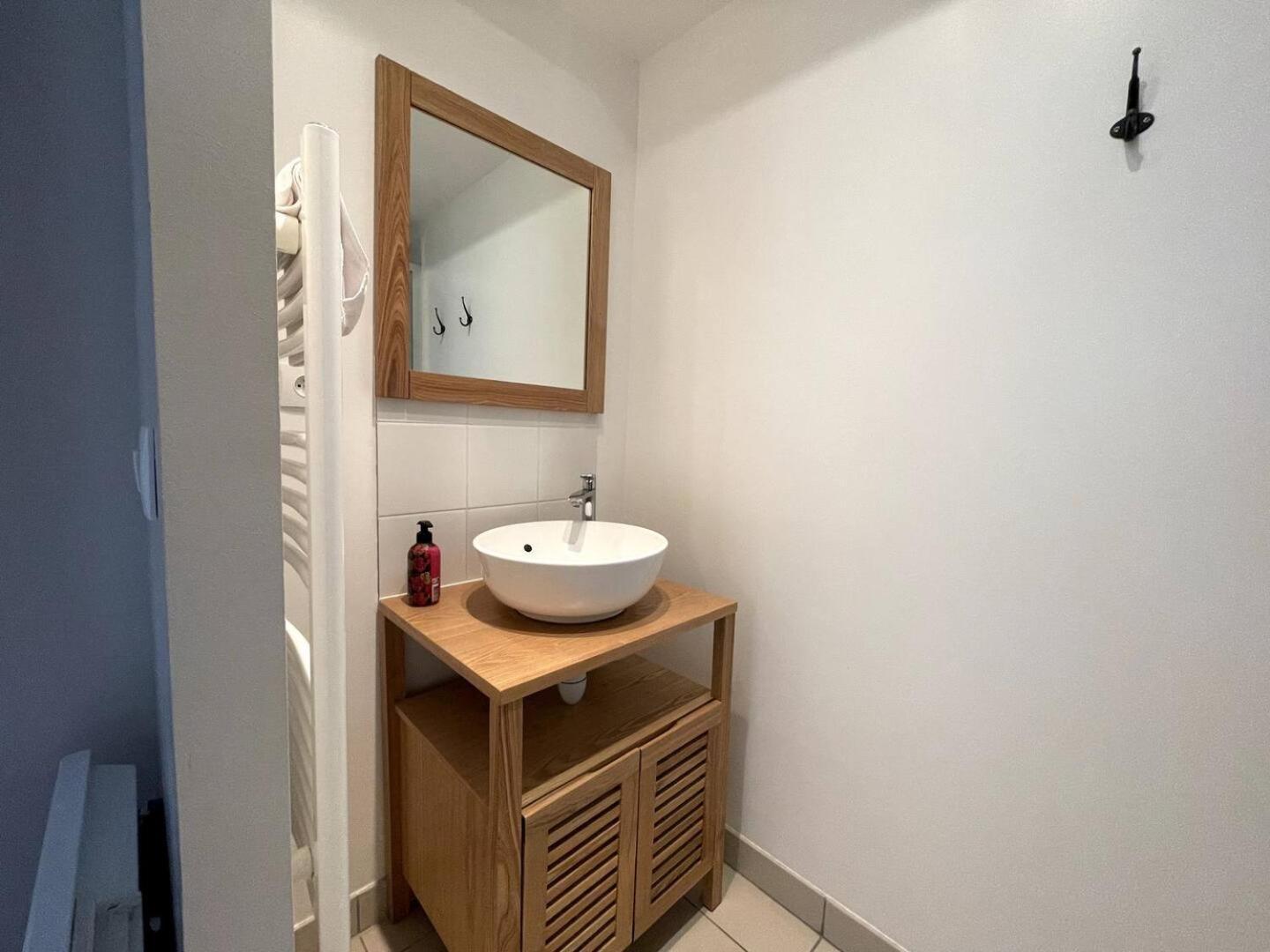 Apt Duplex Ou Plain Pied Tout Confort Plein Centre Ville Bayeux Proche Commerces, Restaurants, Avec Terrasse Privative Ou Jardin Commun Amenage Clos, Parking Gratuit A Proximite, Proche Plages Du Debarquement Exterior photo
