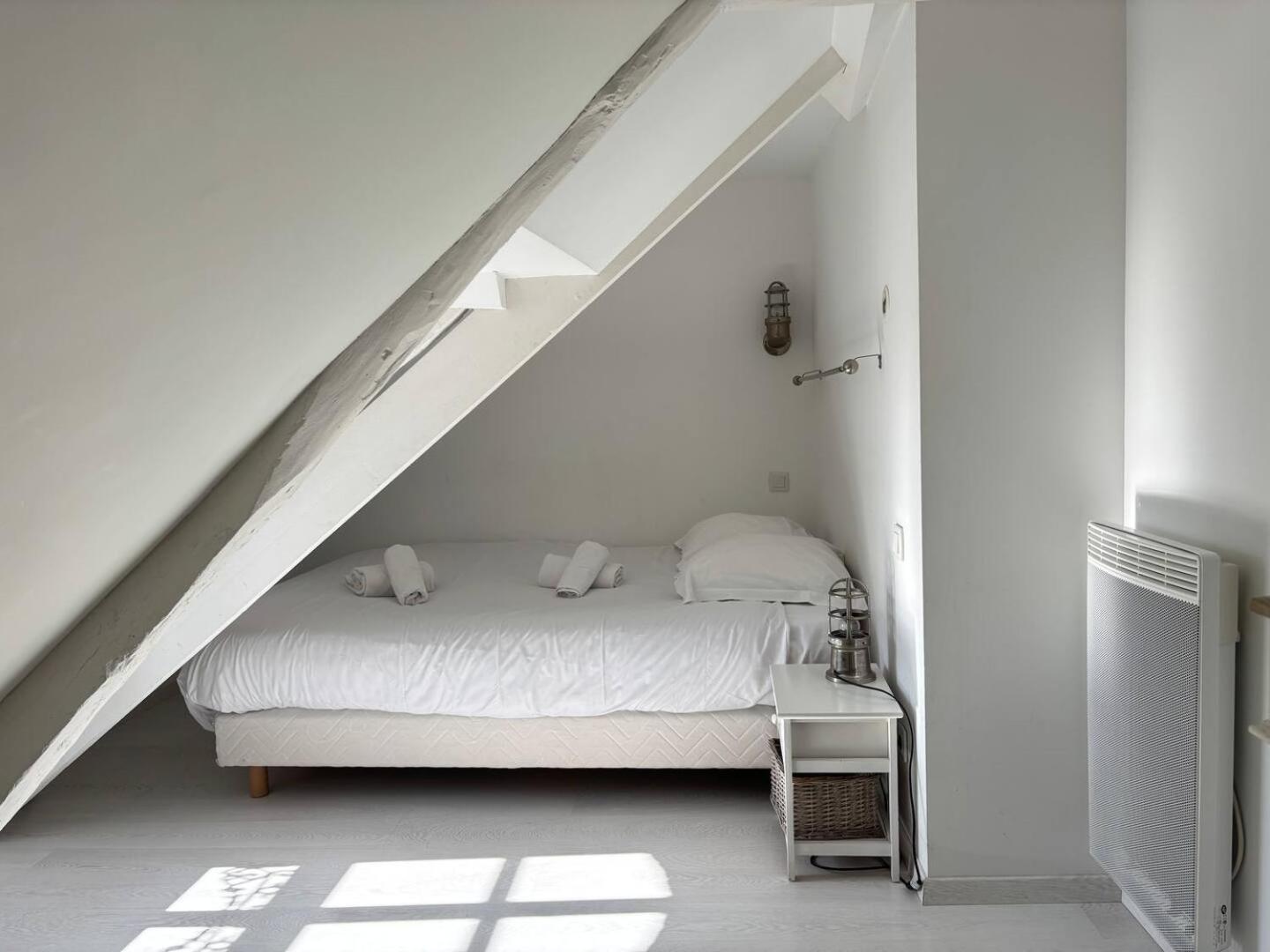 Apt Duplex Ou Plain Pied Tout Confort Plein Centre Ville Bayeux Proche Commerces, Restaurants, Avec Terrasse Privative Ou Jardin Commun Amenage Clos, Parking Gratuit A Proximite, Proche Plages Du Debarquement Exterior photo