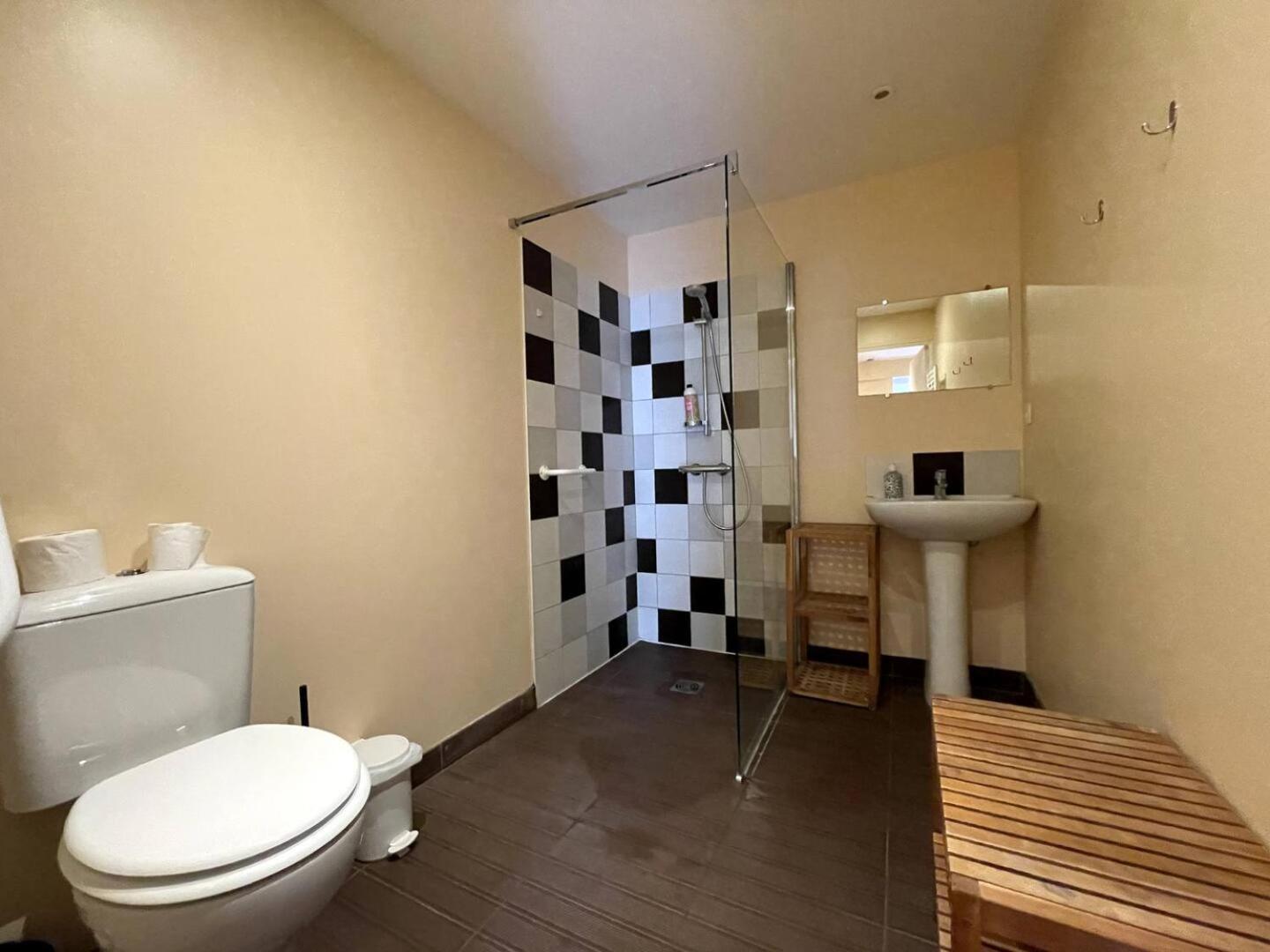 Apt Duplex Ou Plain Pied Tout Confort Plein Centre Ville Bayeux Proche Commerces, Restaurants, Avec Terrasse Privative Ou Jardin Commun Amenage Clos, Parking Gratuit A Proximite, Proche Plages Du Debarquement Exterior photo